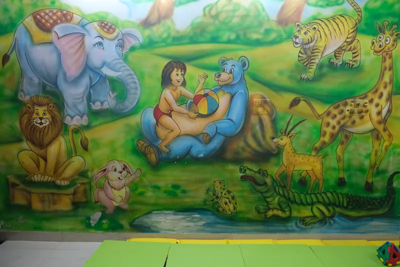 Jungle mural with elephants, lions and a bear